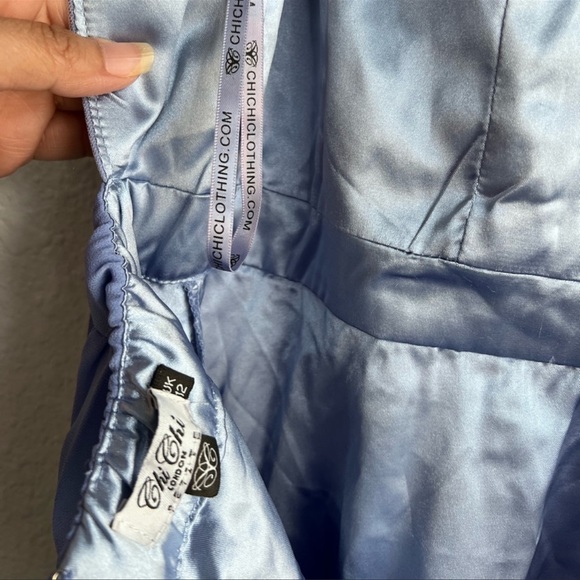 Chi Chi London Petite blue dress with pleated skirt and embroidered top - Picture 5 of 5